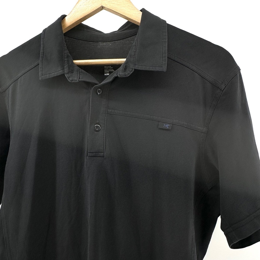 Arcteryx Mens Captive Polo Shirt Black Relaxed Fit Short Sleeve 14450-72844 M